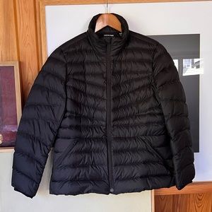 Land’s End black zip up puffer jacket / coat size medium petite - down filled
